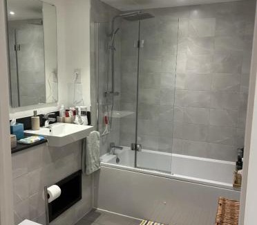 London Borough of Hounslow Casa | Wonderful en-suite bedroom - Stay with Bruno