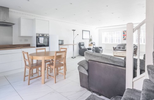 Cherry Hinton Casa | Wonderful Family Home with Free Parking