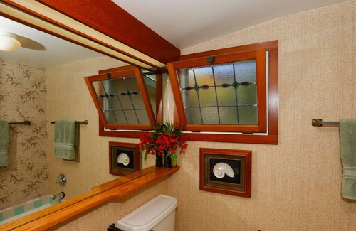 Kamuela Cabaña | Vintage Beach Cottage $ 205