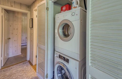 Winhall Casa | Wonderful Getaway Near the Slopes W/ Free WiFi. Scenic Deck, & Full Kitchen!