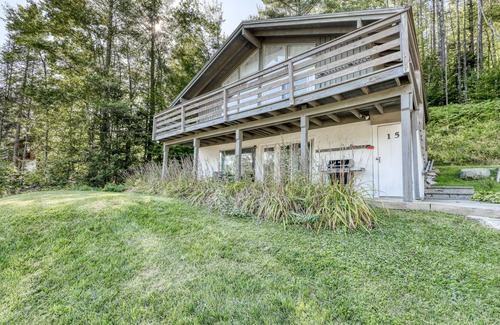 Winhall Casa | Wonderful Getaway Near the Slopes W/ Free WiFi. Scenic Deck, & Full Kitchen!