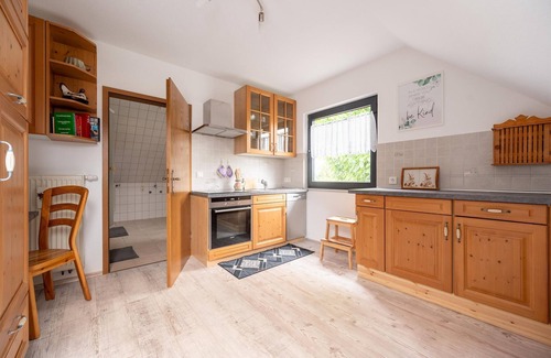 Birlenbach Apartamento | Apartamento vacacional con un gran balcón.