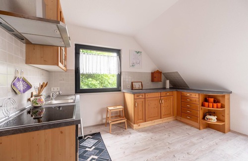 Birlenbach Apartamento | Apartamento vacacional con un gran balcón.