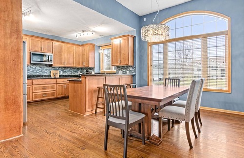 Rosemount Casa | Wonderful home in prime Rosemount location.