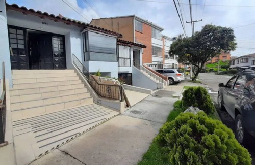 Usaquen Chalet De Esquí | Wonderful house so close to the mall unicentro.
