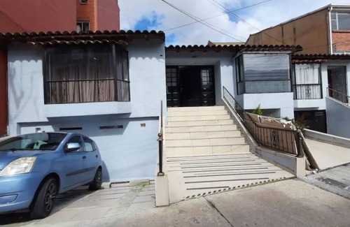 Usaquen Chalet De Esquí | Wonderful house so close to the mall unicentro.