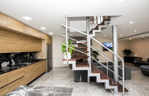 El Mas Mora Casa | Maravillosa casa con piscina grande y bosque