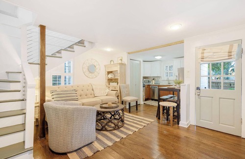 Old Village Casa | Wonderful Old Village Bungalow in the heart of Mount Pleasant