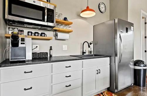 Dripping Springs Casa | Wonderful Open-Plan Cottage for a Fantastic Family Retreat to Texas Hill Country near Dripping Springs, Texas