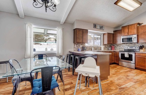 Village Seven Casa | Wonderful Pines! Spacious Yard w/ Hot Tub