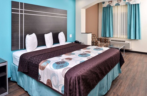 Spring Hotel | Wonderful Place To Stay! Near Tour 18 Golf Course and Golf Club of Houston!