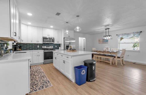 South Bradenton Casa | Wonderful Pool Home! 3BR/2BA Updated!
