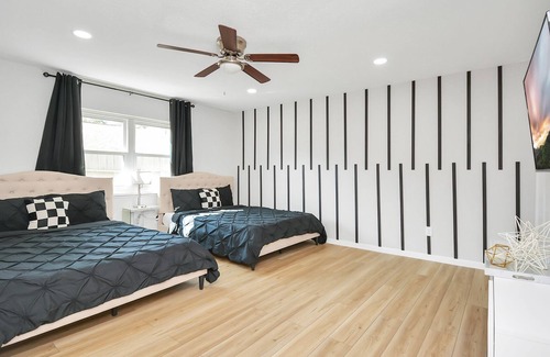 Mission Bend Casa | WONDERFUL Pool house, 4 bedrooms, 2.5 baths near Chinatown