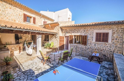 Mancor de la Vall Casa | Estupenda casa de vacaciones privada con bañera de hidromasaje, A/C, WIFI, TV, patio y aparcamiento