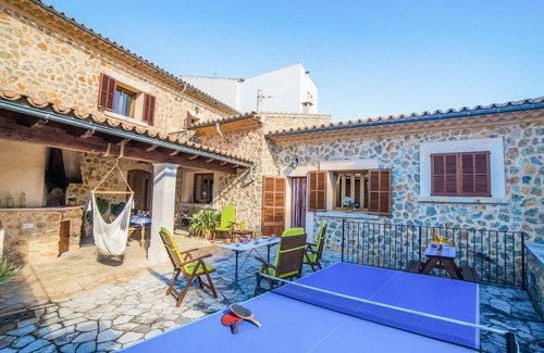 Mancor de la Vall Casa | Estupenda casa de vacaciones privada con bañera de hidromasaje, A/C, WIFI, TV, patio y aparcamiento