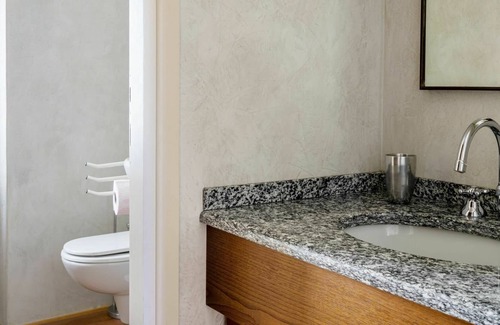 Porto Valtravaglia Villa | Maravillosa casa de vacaciones privada con WIFI, piscina privada, TV, patio y aparcamiento