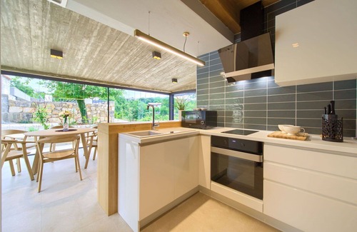 Nenadici Casa | Estupenda casa de vacaciones privada con A/C, WIFI, piscina privada, TV, patio y aparcamiento