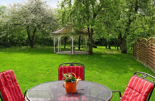 Woldegk Casa | Preciosa casa de vacaciones privada con TV, patio, mascotas permitida y aparcamiento