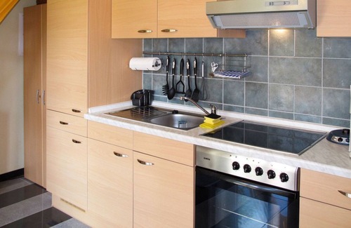 Woldegk Casa | Preciosa casa de vacaciones privada con TV, patio, mascotas permitida y aparcamiento