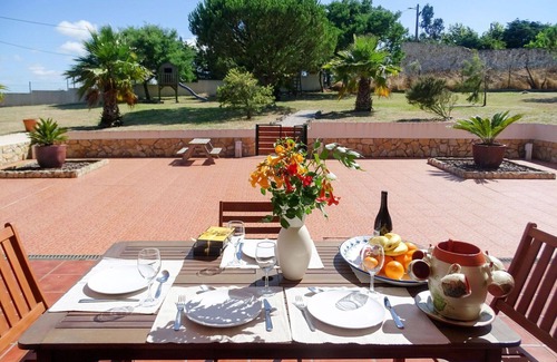 Torres Vedras Casa | Casa de vacaciones privada con WIFI, piscina privada, TV, terraza, mascotas permitida, aparcamiento