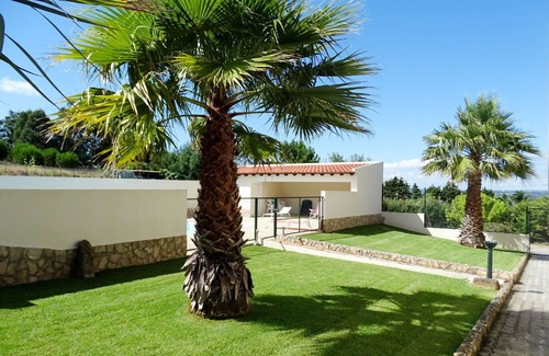 Torres Vedras Casa | Casa de vacaciones privada con WIFI, piscina privada, TV, terraza, mascotas permitida, aparcamiento