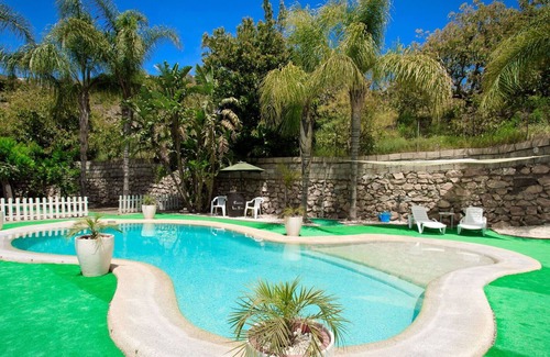 Los Guajares Casa | Estupenda casa de vacaciones privada con piscina privada, WIFI, A/C, TV, terraza y aparcamiento