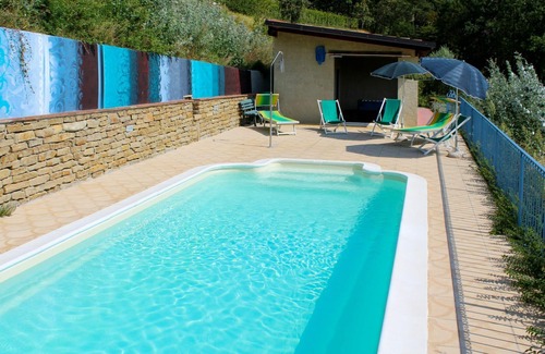 Cossano Belbo Casa | Casa de vacaciones privada con piscina privada, A/C, patio, mascotas permitida, aparcamiento