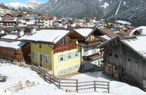 Vigo di Fassa Casa | Estupenda casa de vacaciones privada con WIFI, TV, balcón, mascotas permitida y aparcamiento