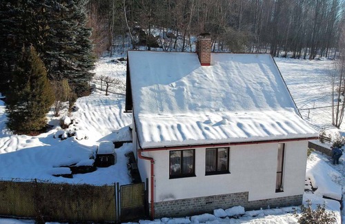 Zelezny Brod Villa | Preciosa casa de vacaciones privada para 5 personas con TV, terraza y mascotas permitida
