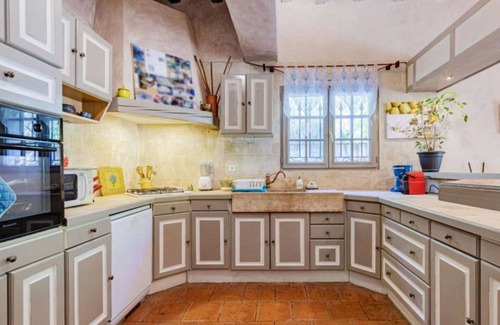 Caromb Villa | Estupenda casa de vacaciones privada con WIFI, piscina privada, TV, mascotas permitida, aparcamiento