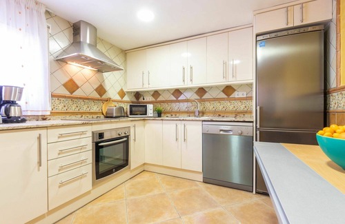 Tamarit Casa | Estupenda casa de vacaciones privada con A/C, WIFI, piscina privada, TV, balcón, aparcamiento
