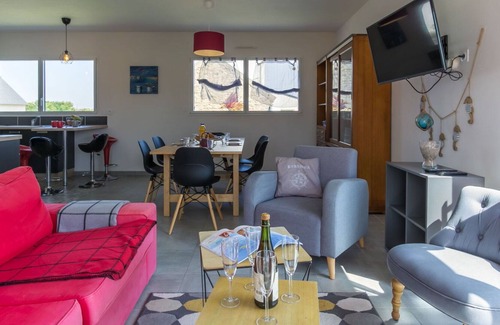 Berven Casa | Maravillosa casa de vacaciones privada con WIFI, TV, terraza, mascotas permitida y aparcamiento