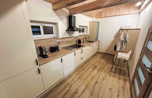 Krizany Casa | Estupenda casa de vacaciones privada para 10 personas con WIFI, TV, terraza y aparcamiento