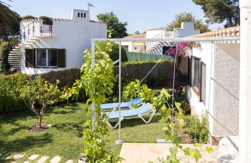 Cambrils Casa | Estupenda casa de vacaciones privada con A/C, WIFI, bañera de hidromasaje, TV, patio y aparcamiento