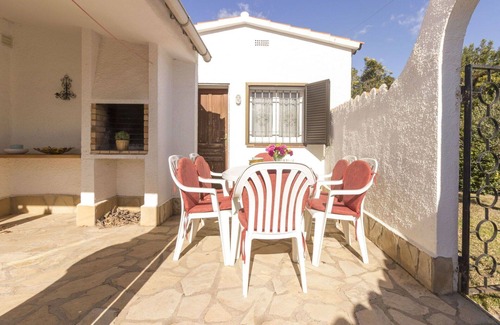 Cambrils Casa | Estupenda casa de vacaciones privada con A/C, WIFI, bañera de hidromasaje, TV, patio y aparcamiento