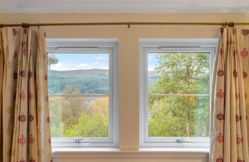 Glen Urquhart Casa | Maravillosa casa de vacaciones privada con TV, mascotas permitida, vista panorámica y aparcamiento