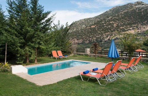 Vlichada Villa | Casa de vacaciones privada con WIFI, A/C, piscina privada, TV, balcón, vista panorámica