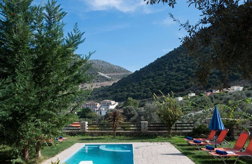 Vlichada Villa | Casa de vacaciones privada con WIFI, A/C, piscina privada, TV, balcón, vista panorámica