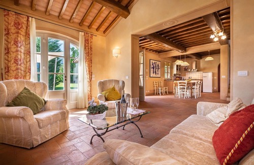 Castelvecchio Villa | Casa de vacaciones privada con WIFI, piscina privada, A/C, TV, veranda, aparcamiento, cerca de Lucca