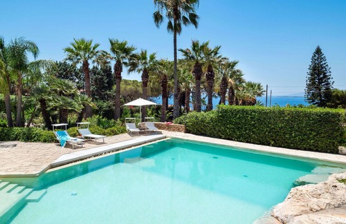 Plemmirio Villa | Estupenda casa de vacaciones privada con piscina privada, WIFI, A/C, TV, terraza y aparcamiento