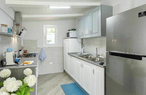 Partinico Villa | Casa de vacaciones privada con WIFI, piscina privada, A/C, TV, mascotas permitida, aparcamiento