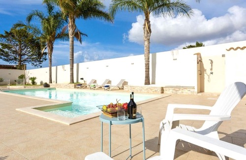 Partinico Villa | Casa de vacaciones privada con WIFI, piscina privada, A/C, TV, mascotas permitida, aparcamiento