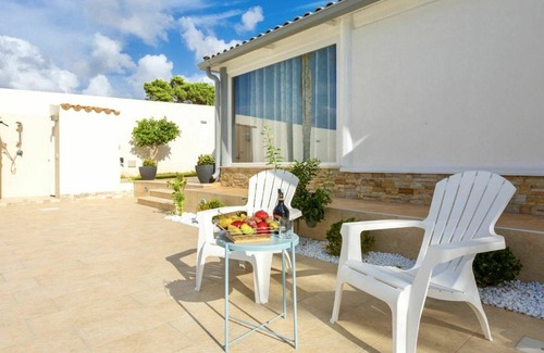 Partinico Villa | Casa de vacaciones privada con WIFI, piscina privada, A/C, TV, mascotas permitida, aparcamiento