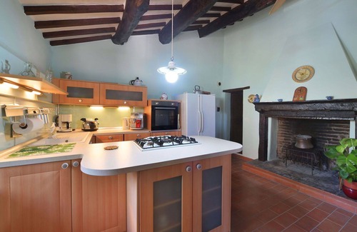 Paciano Villa | Preciosa casa de vacaciones privada con WIFI, jacuzzi, piscina privada, TV, balcón, aparcamiento