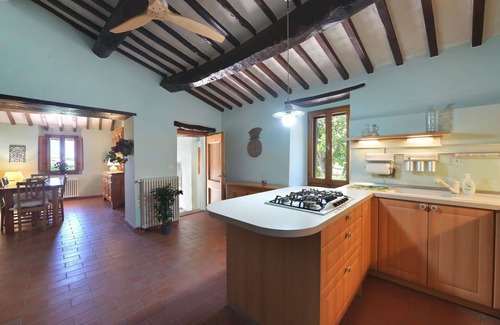 Paciano Villa | Preciosa casa de vacaciones privada con WIFI, jacuzzi, piscina privada, TV, balcón, aparcamiento