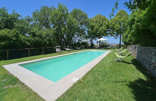 Paciano Villa | Preciosa casa de vacaciones privada con WIFI, jacuzzi, piscina privada, TV, balcón, aparcamiento
