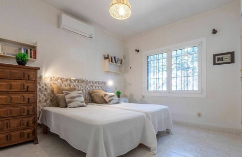 Cambrils Casa | Wonderful private villa for 6 people with A/C, hot tub, WIFI, TV and patio