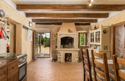 Donja Klada Casa | Estupenda casa de vacaciones privada con jacuzzi, A/C, WIFI, TV, terraza, aparcamiento