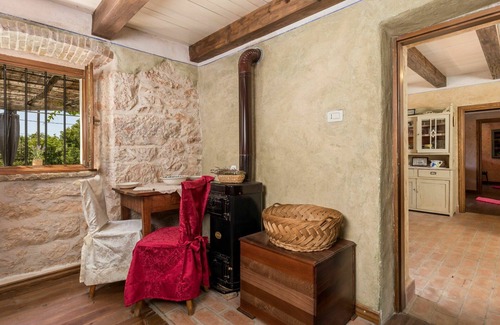 Donja Klada Casa | Estupenda casa de vacaciones privada con jacuzzi, A/C, WIFI, TV, terraza, aparcamiento
