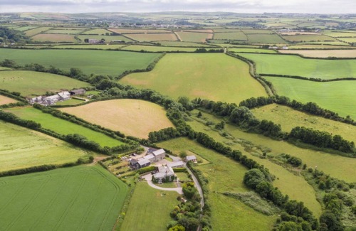 Wadebridge Villa | Maravillosa casa de vacaciones privada para 4 personas con TV, mascotas permitida y aparcamiento
